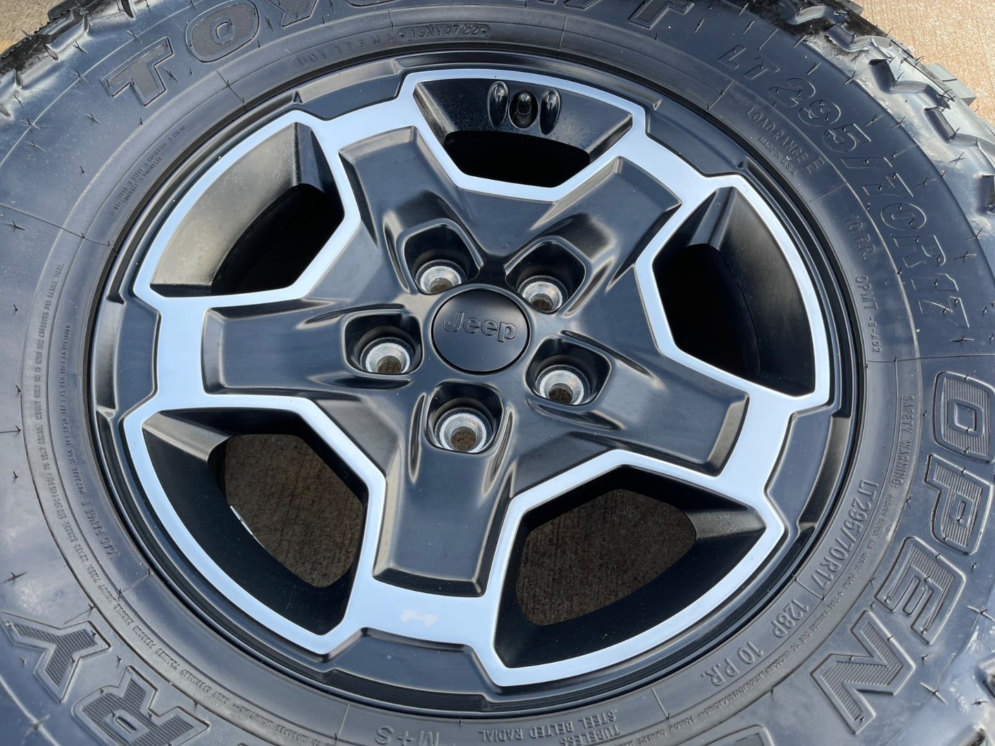 17" Jeep Wrangler RUBICON OEM wheels rims tires 9259 black TOYO 33"