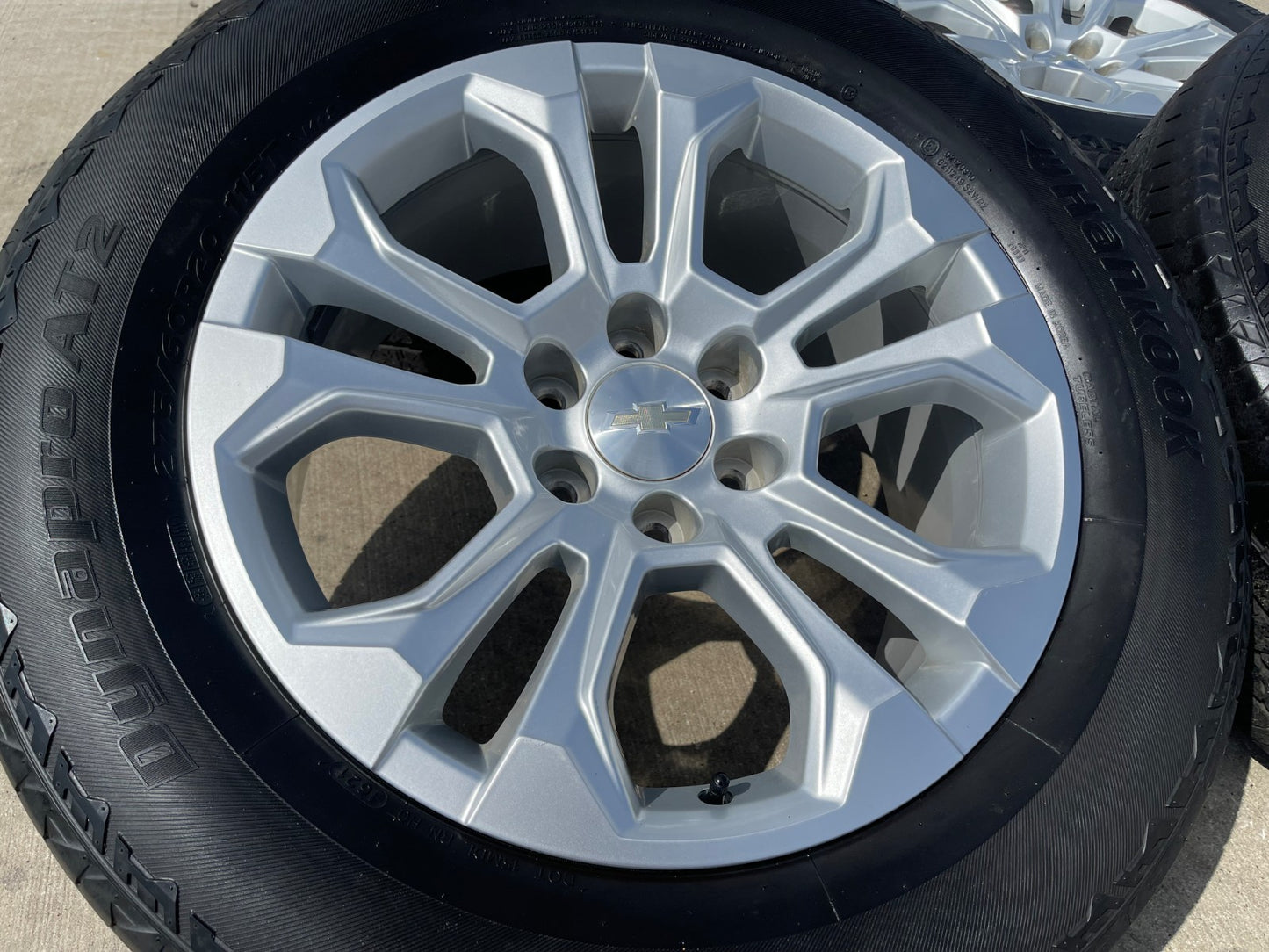 20" Chevy Tahoe Silverado OEM 14090 95417 wheels rims SET HANKOOK A/T2