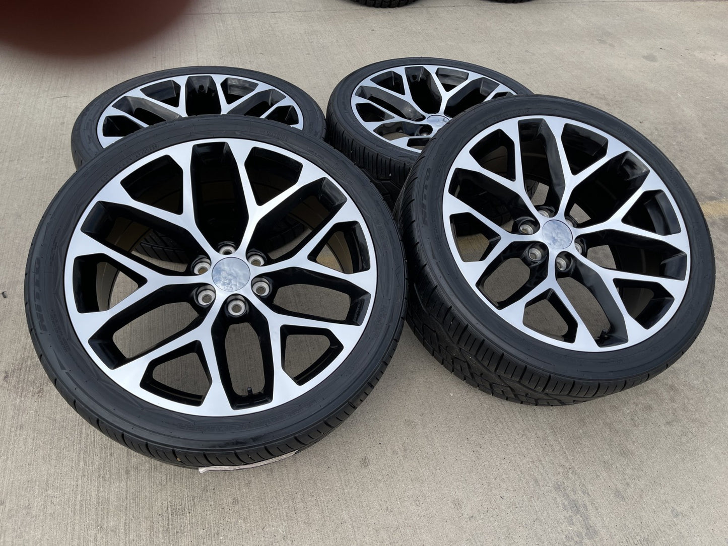 24" GMC Yukon Sierra Chevy Tahoe 1500 OEM replica 5668 wheels rims tires