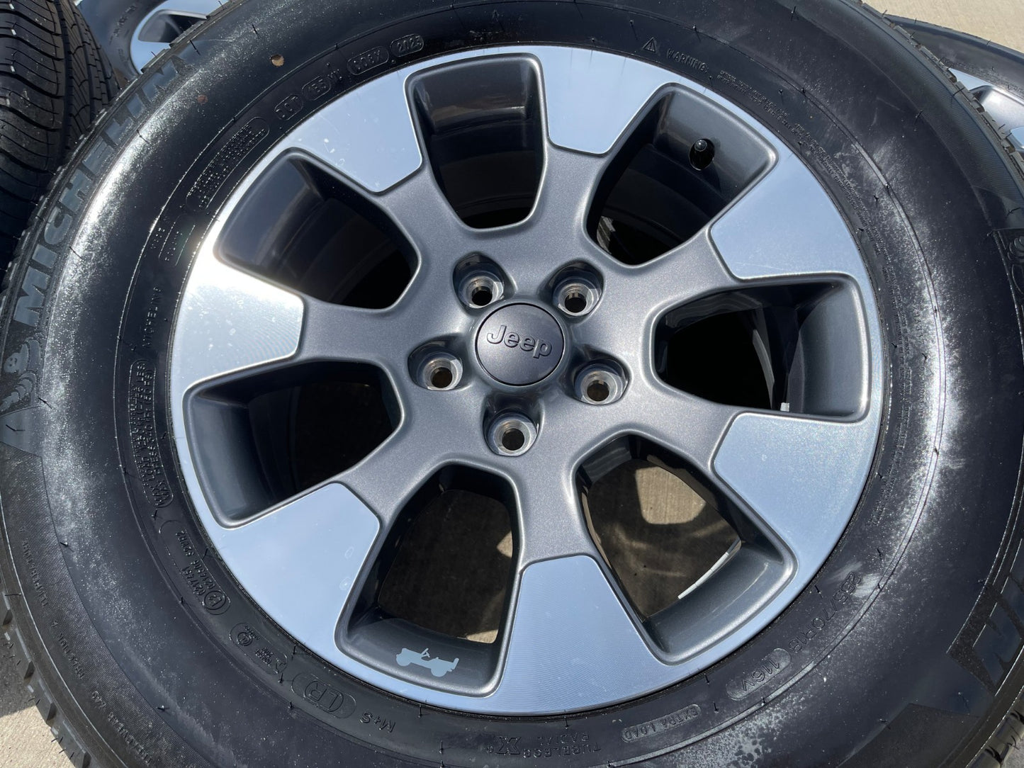 18" Jeep Wrangler Gladiator Sahara OEM wheels rims 9222 SET MICHELIN