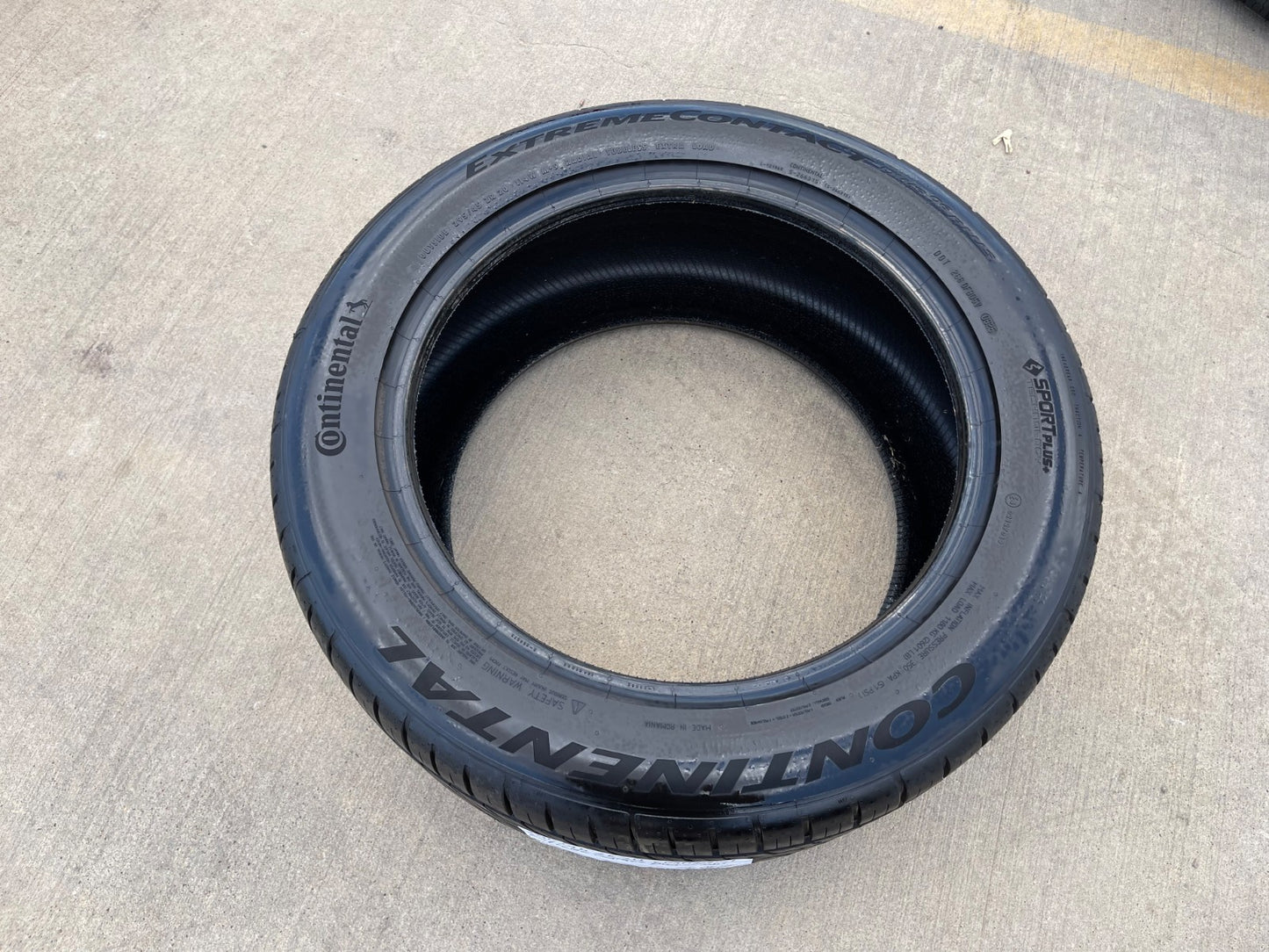 (1) 295/45/20 Continental Extreme Contact DWS06 111Y XL M+S 295/45R20 tire