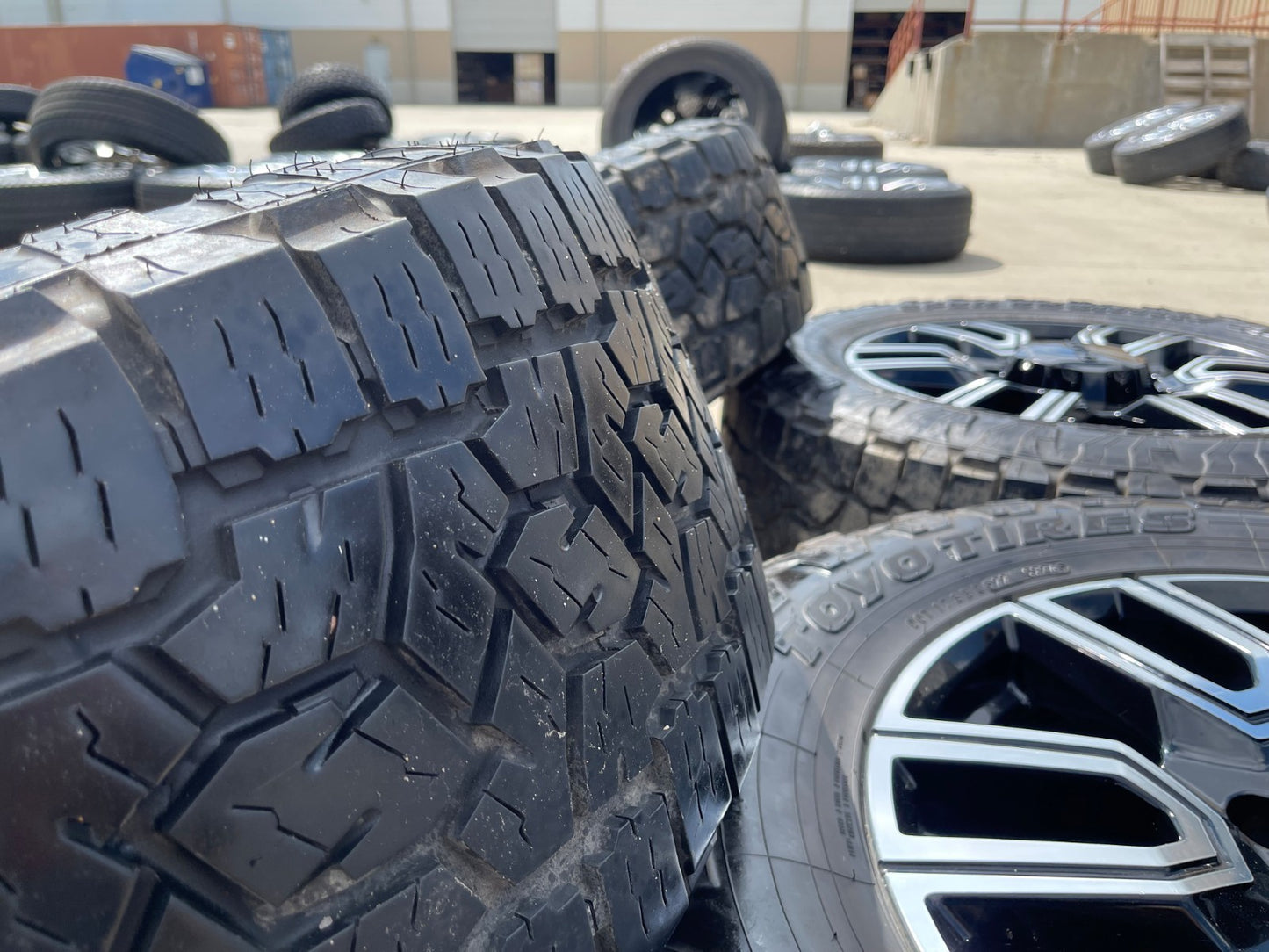 20" GMC Sierra AT4 2500 3500 OEM wheels rims 5950 Silverado tires TOYO A/T3