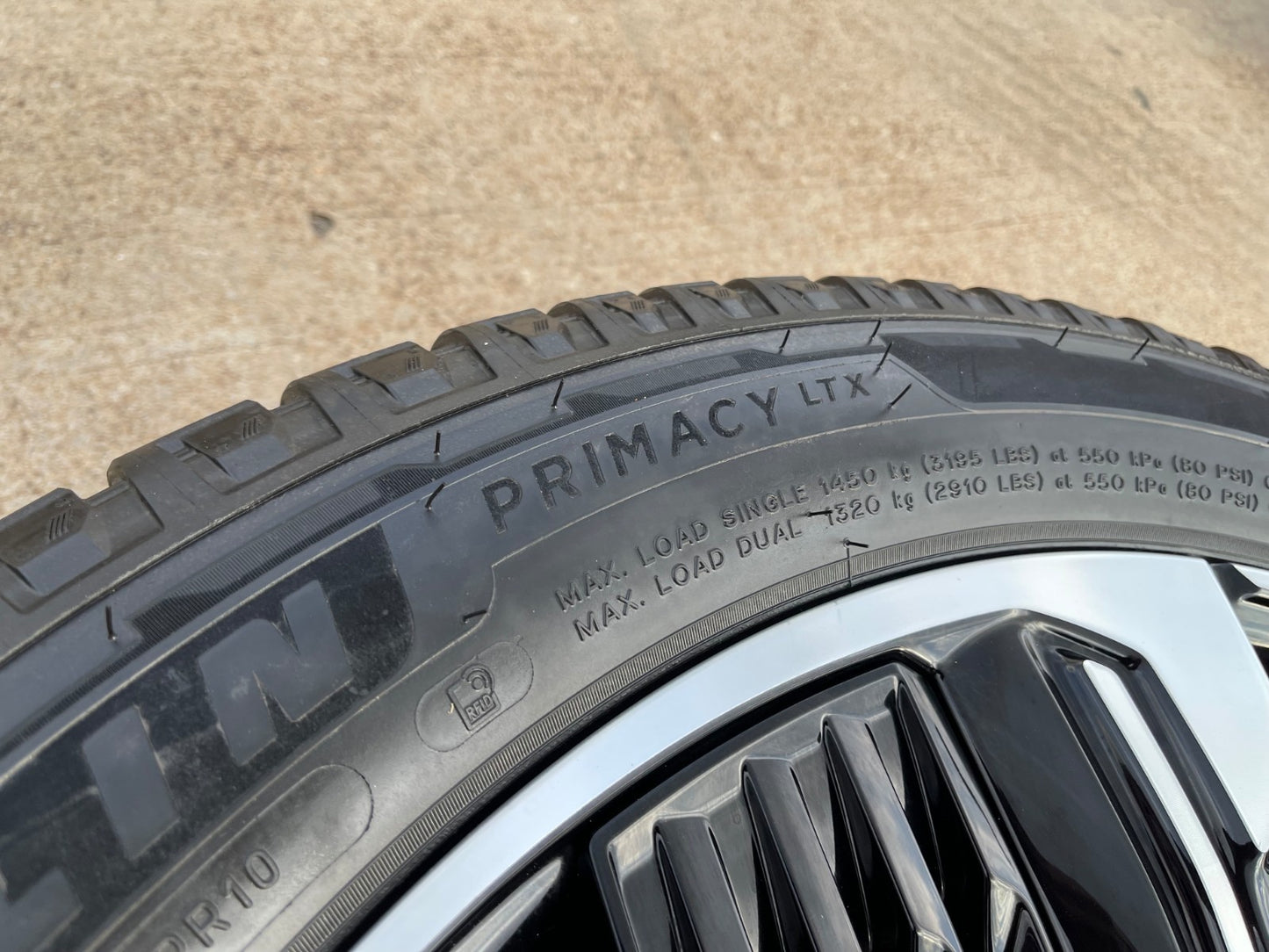 24" Cadillac Escalade IQ EV OEM 8x165 wheel rim Hummer 2500 2025 MICHELIN NEW