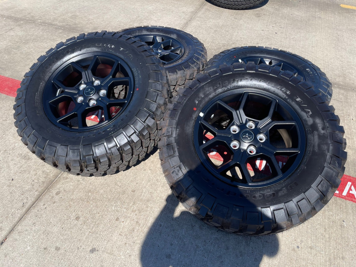 17" Jeep Wrangler Rubicon OEM 95729 wheels rims Gladiator BFG KM2 M/T SET NEW