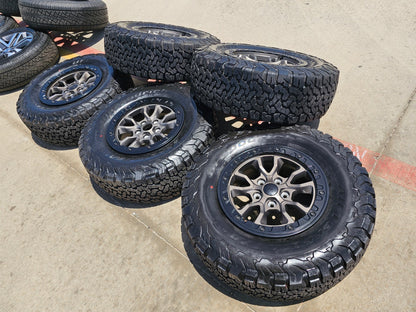 17" Jeep Wrangler 392 Gladiator Rubicon OEM 9304 95240 BEADLOCK wheels rims NEW