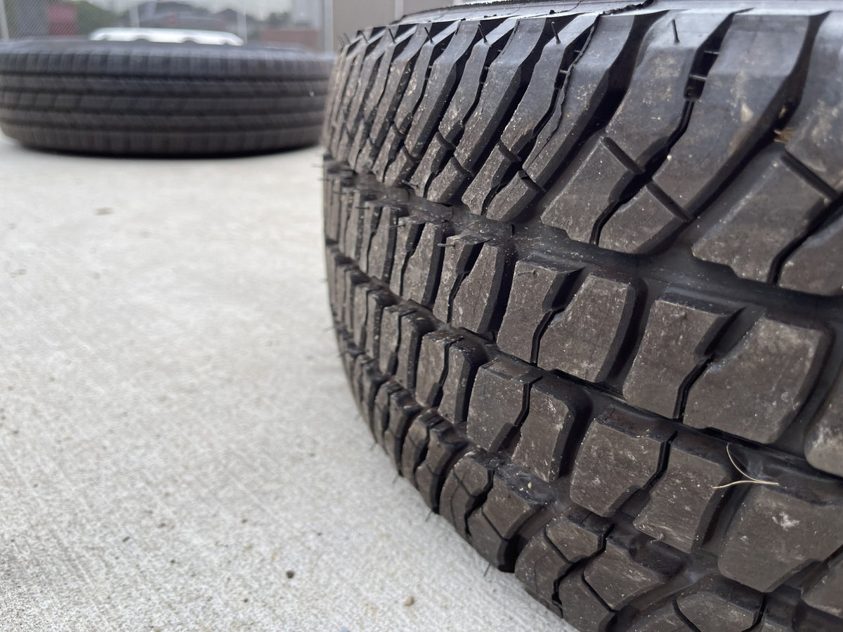 (1) 17" Ford F-350 Dually OEM 3615 99016 rim wheel tire MICHELIN
