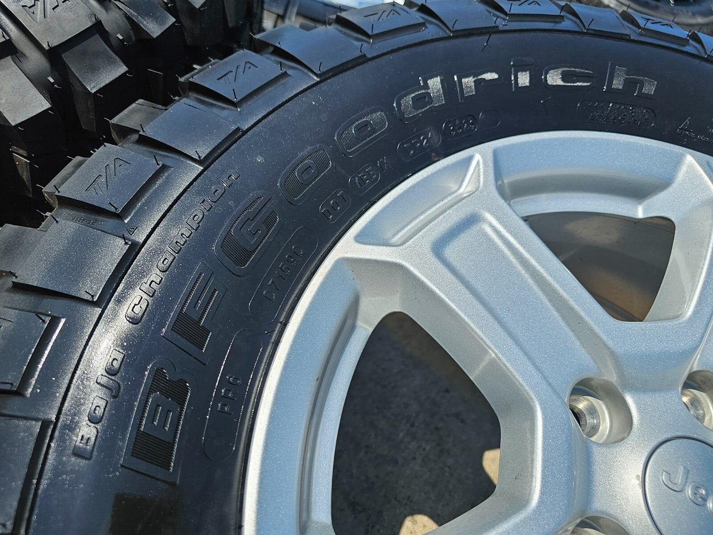 17" Jeep Gladiator Wrangler Rubicon OEM wheels rims 9216 BFG