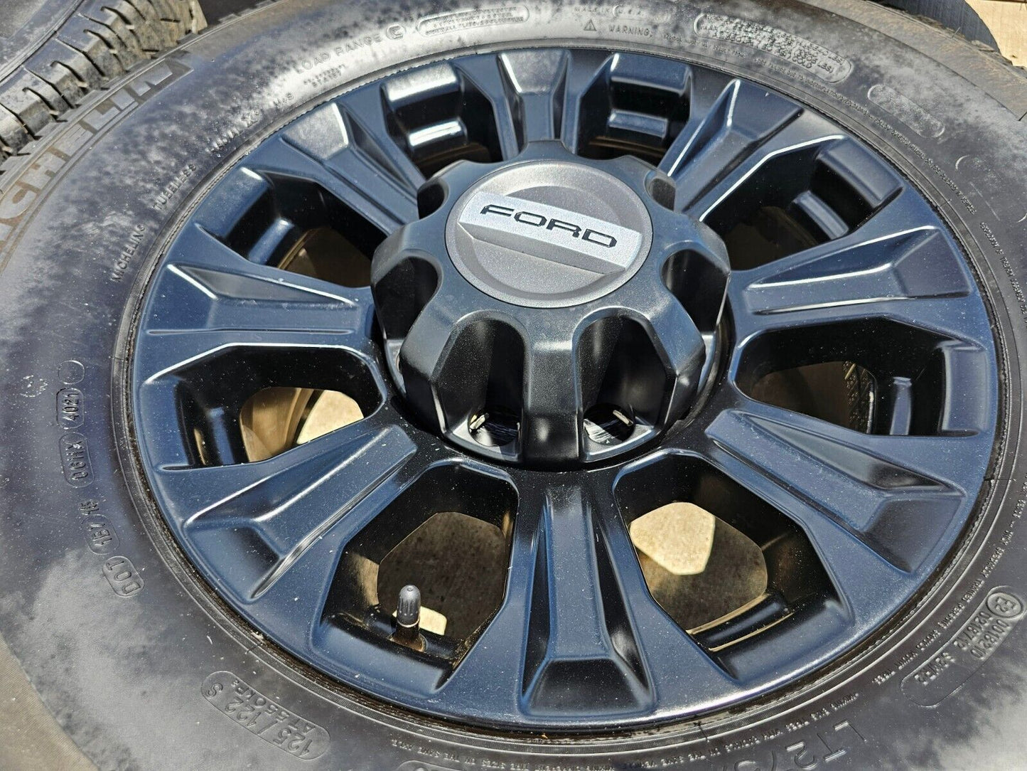 18" Ford F-250 F-350 OEM rims wheels 10097 tires MICHELIN