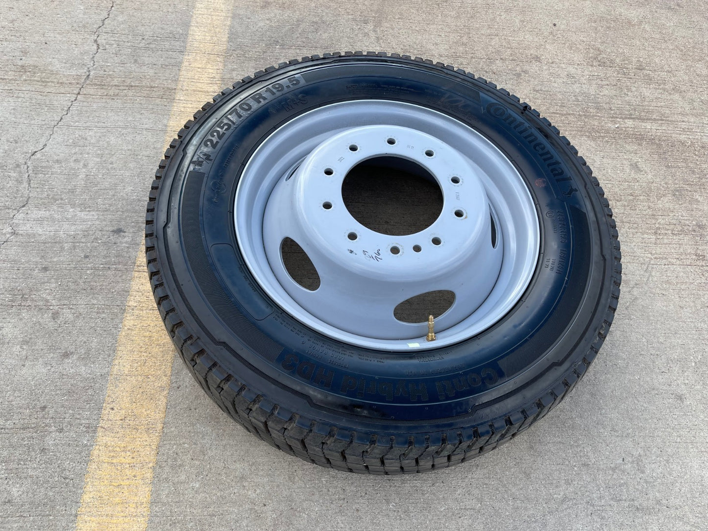 19.5" Ford F-450 Dually F-550 rim wheel RAM 4500 10x225 OEM tire NEW