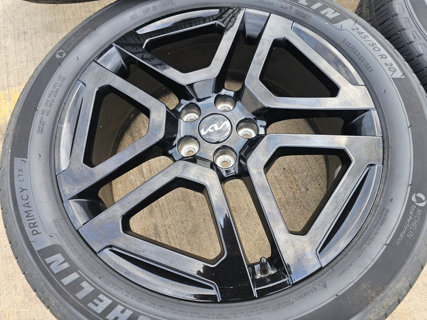20" Kia Telluride Prestige X-PRO OEM wheels rims 74721 Sedona 2023 2024 2025