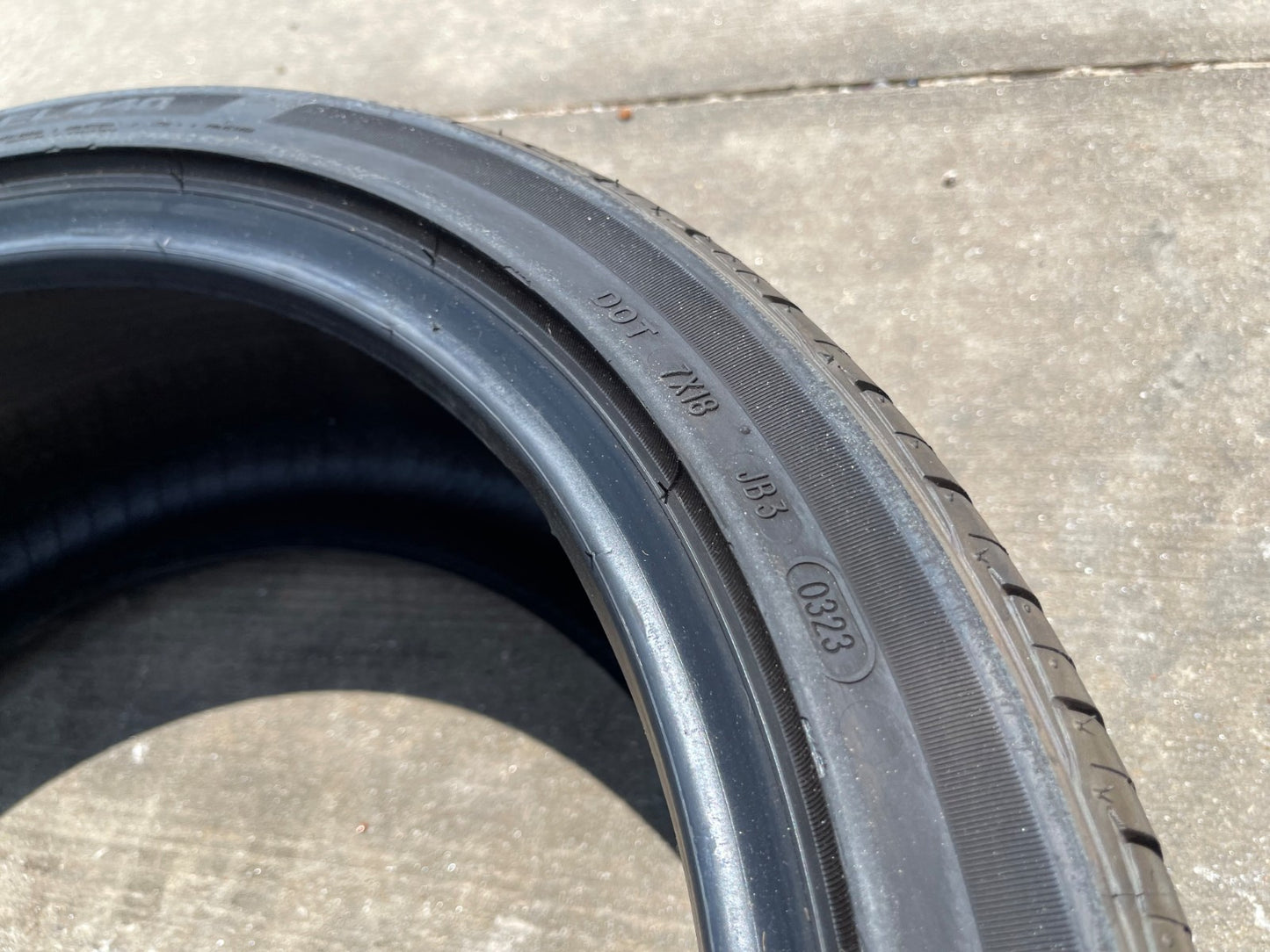 (1) 235/40/19 Bridgestone Turanza EL440 tire 235/40R19 92V M+S