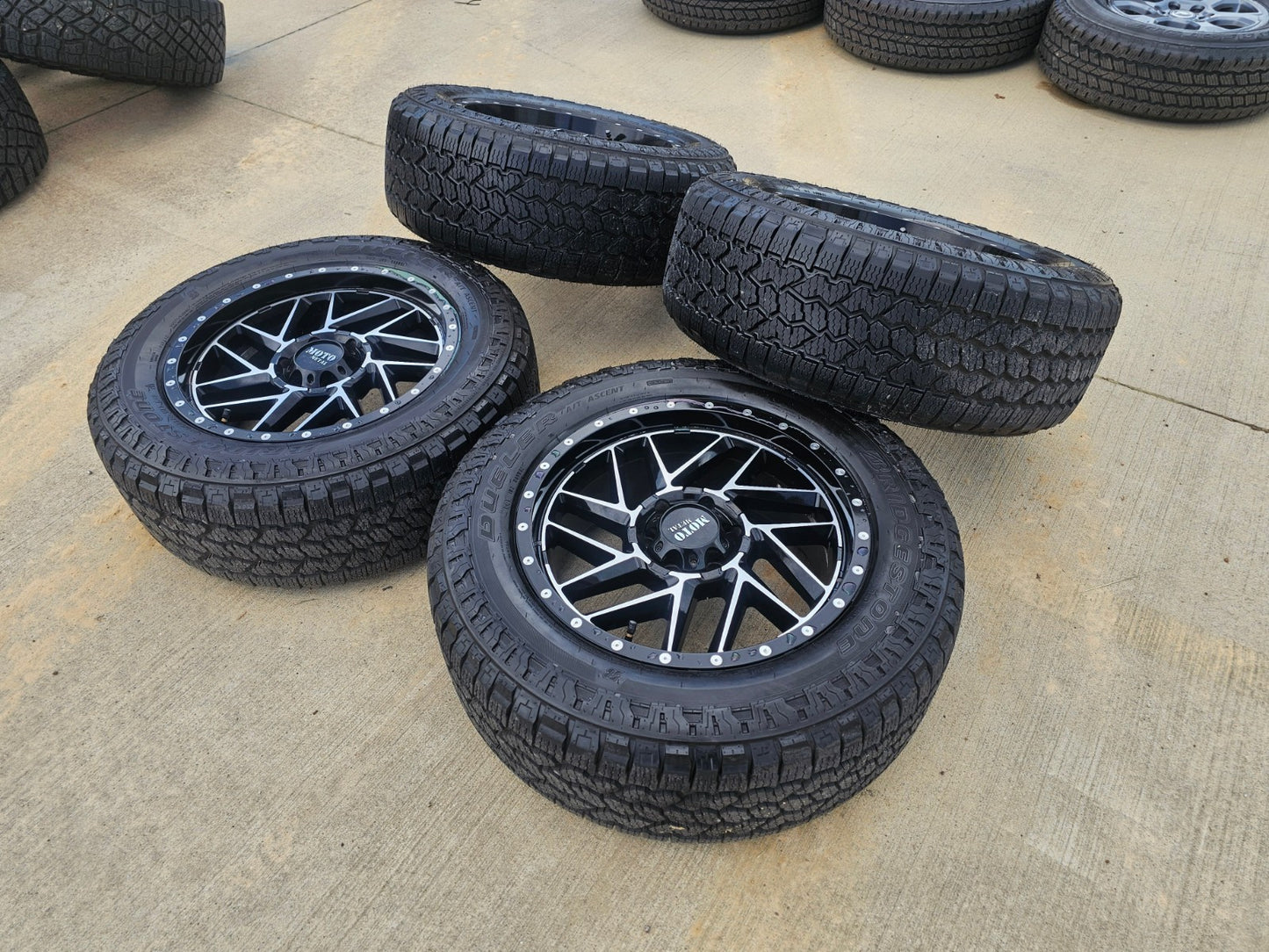 20x9 20" MOTO METAL MO985 Breakout Silverado RAM Tacoma wheels rims 6x139 6x5.5