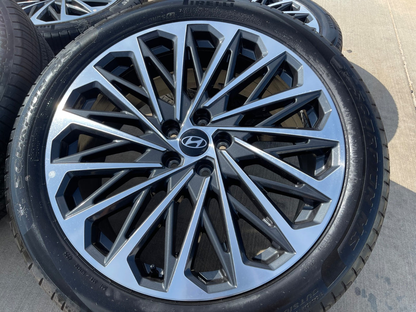 21" Hyundai Palisade Calligraphy OEM 94345 wheels rims SET 2026 2027 PIRELLI NEW