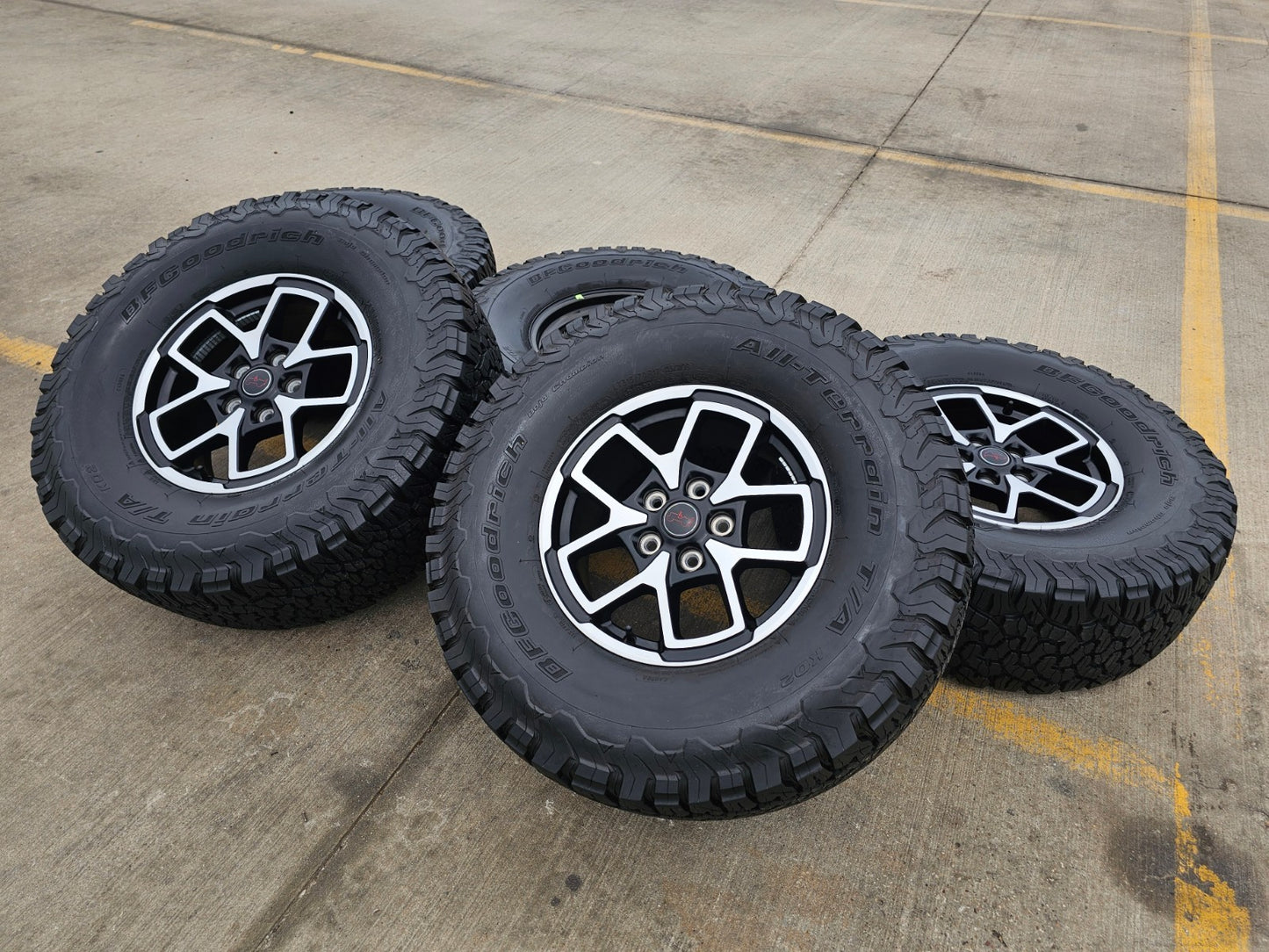 17" Jeep Wrangler Rubicon OEM 95730 9327 wheels rims Gladiator BFG KO2 A/T 35"