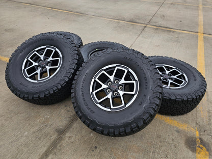17" Jeep Wrangler Rubicon OEM 95730 9327 wheels rims Gladiator BFG KO2 A/T 35"
