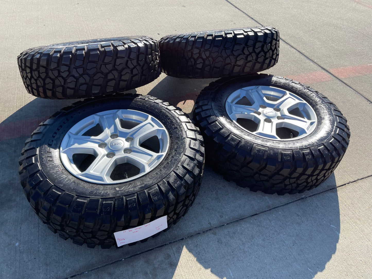 17" Jeep Wrangler Rubicon OEM wheels rims 9216 Gladiator BFG KM2 M/T