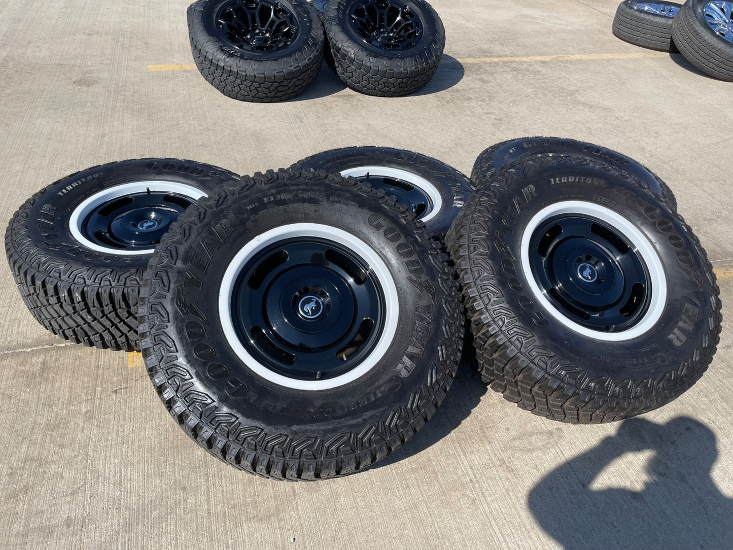 17" Ford Bronco HERITAGE Edition wheels rims white 2025 2026 GOODYEAR 35"