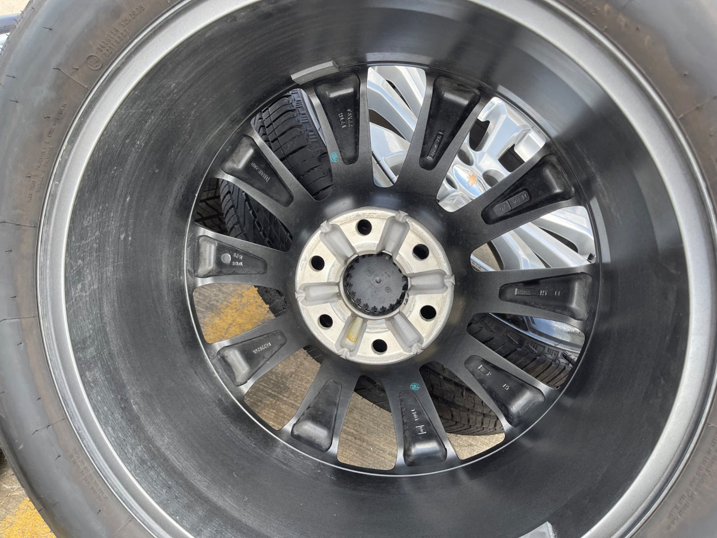 22" Chevy Silverado High Country OEM 5922 wheels rims Tahoe BRIDGESTONE SET