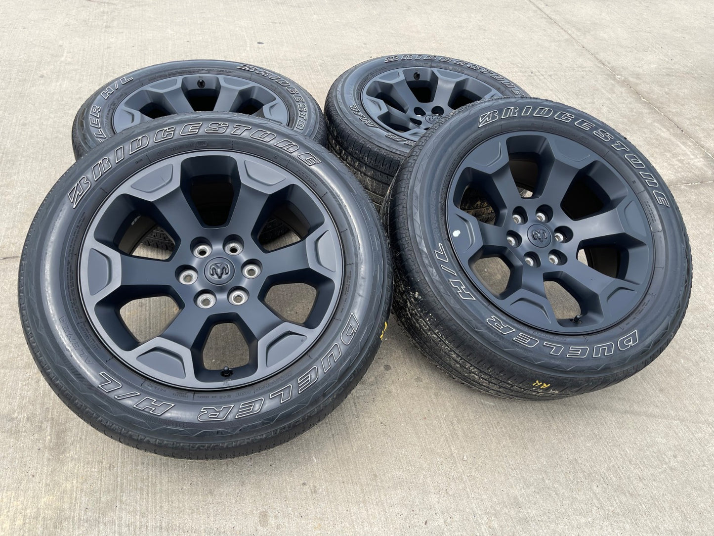 20" Dodge Ram 1500 OEM Laramie Black 2680 wheels rims 2025 2026 2027 BRIDGESTONE