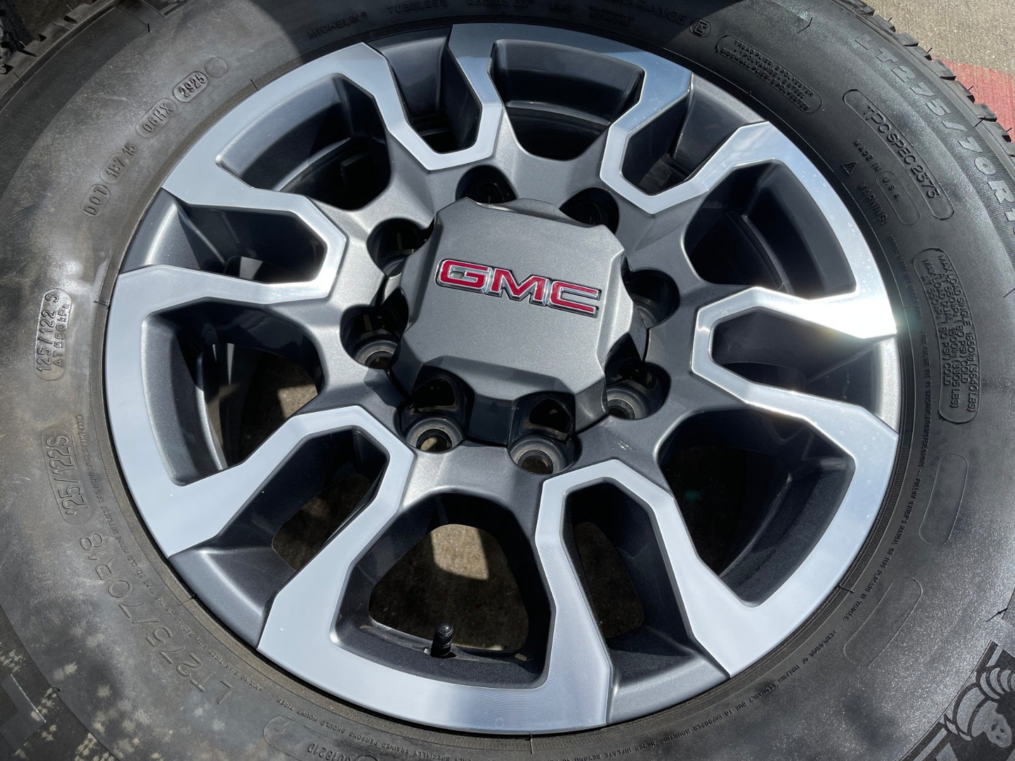 18" GMC Sierra AT4X Chevy Silverado 2500 3500 OEM 5949 wheels rims MICHELIN NEW