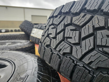17" Jeep Grand Cherokee OEM wheels rims 9135 black TOYO tires A/T3 NEW