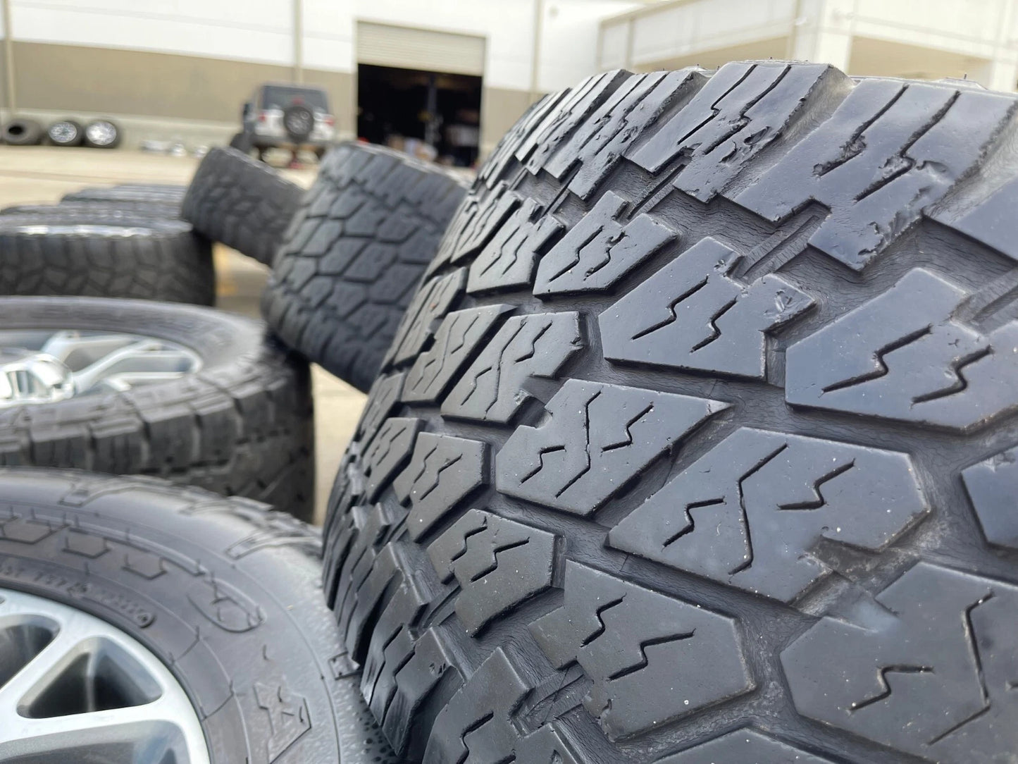 20" Ford F-250 F-350 OEM Lariat wheels rims 10292 tires NITTO 35"