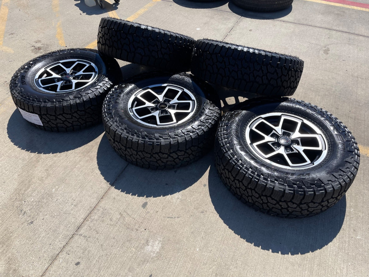 17" Jeep Wrangler Rubicon OEM 95730 9327 wheels rims Gladiator FALKEN AT 33" NEW