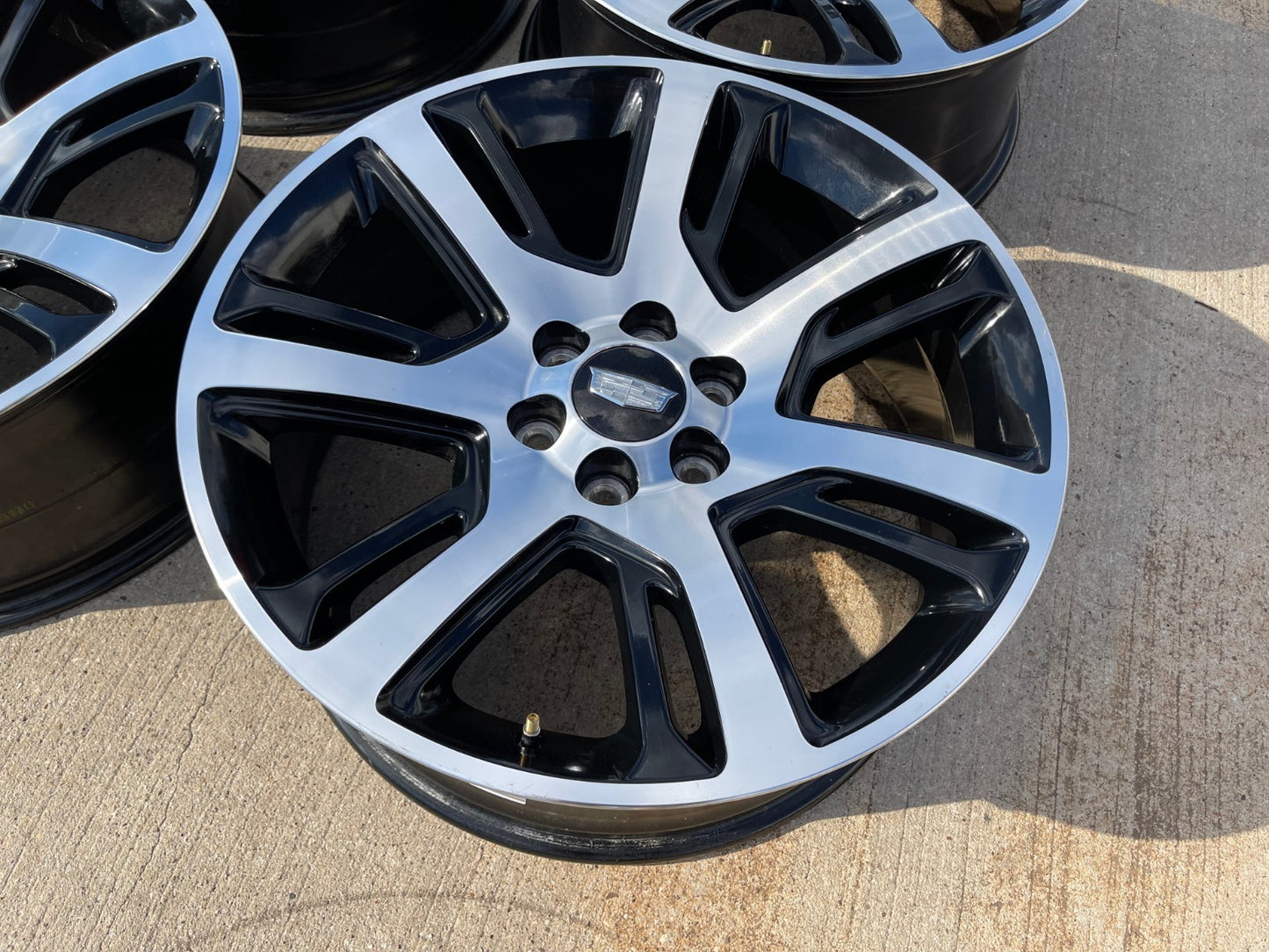 22" Cadillac Escalade Platinum OEM 4738 black wheels rims NEW