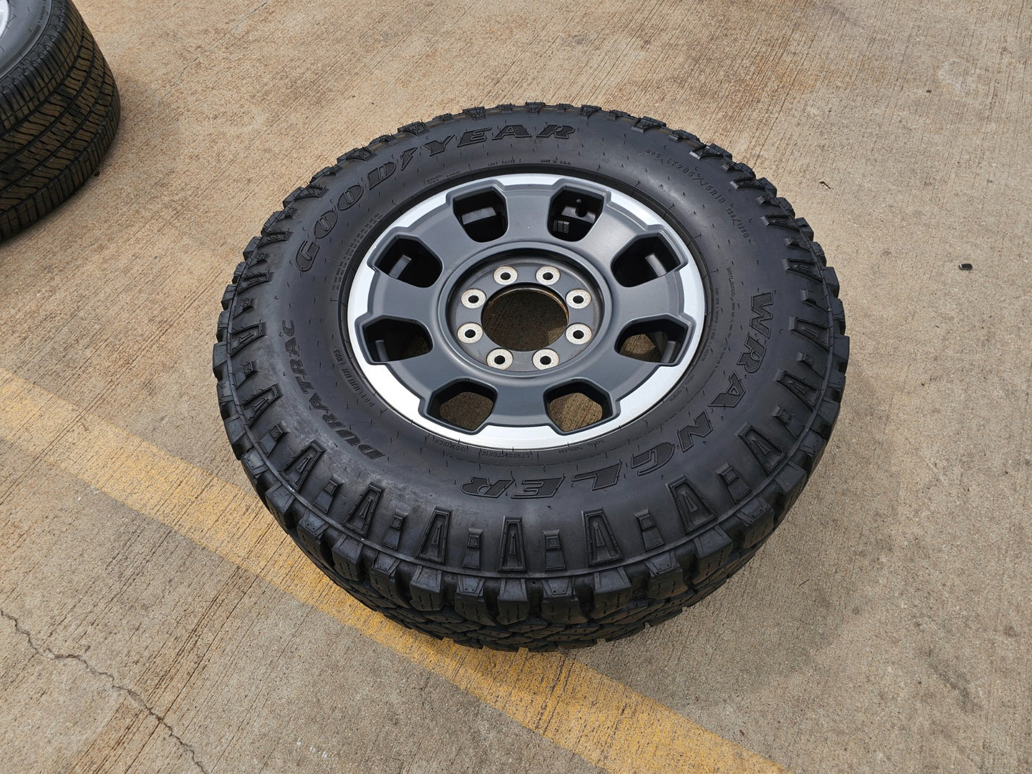 (1) 18" Ford F-250 F-350 OEM TREMOR 10482 rim wheel DURATRAC Spare
