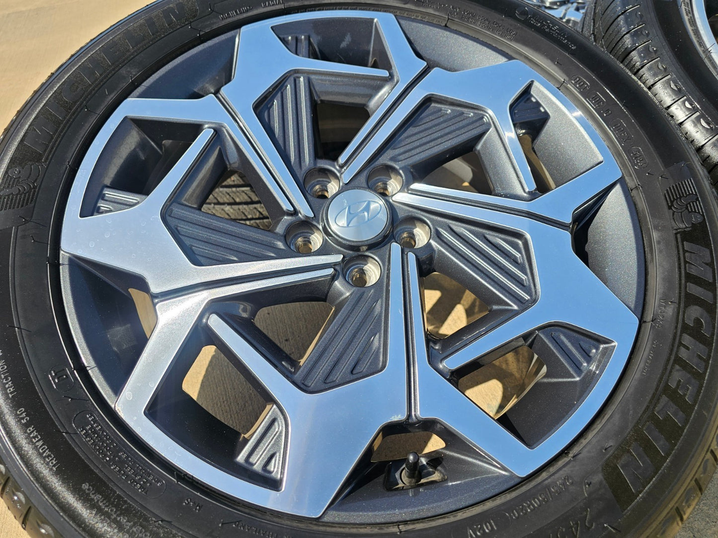20" Hyundai Palisade Calligraphy OEM 71006 wheels rims 2024 2025 2026 MICHELIN