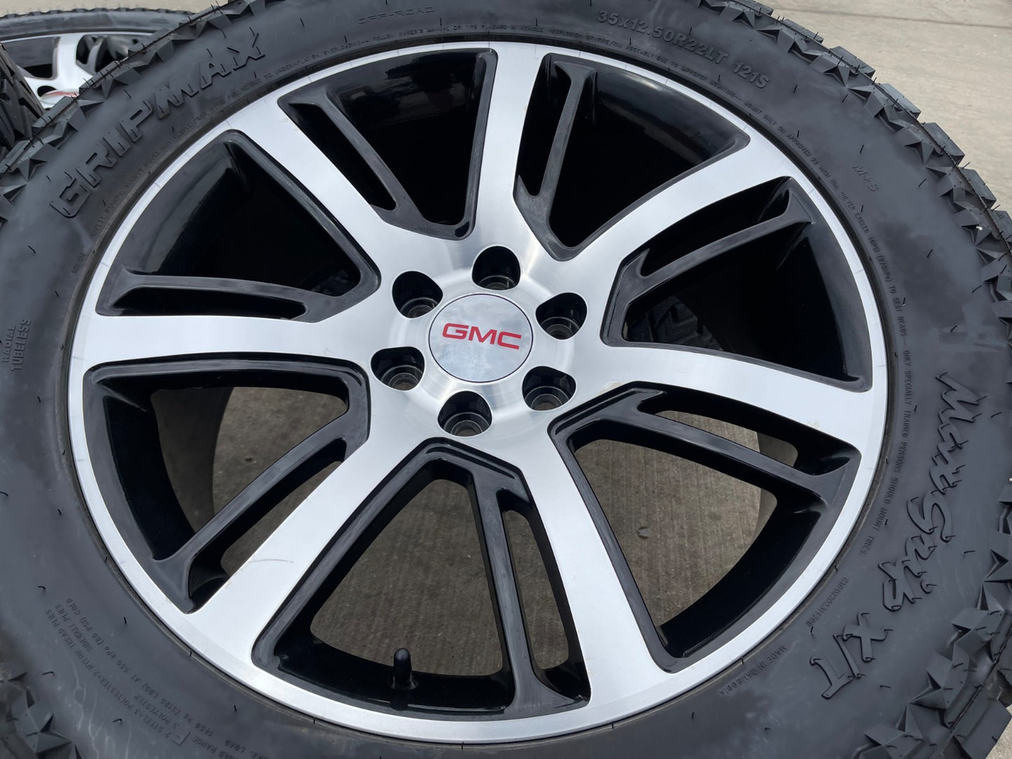 22" Cadillac Escalade Platinum OEM 4738 wheels rims tires 35"