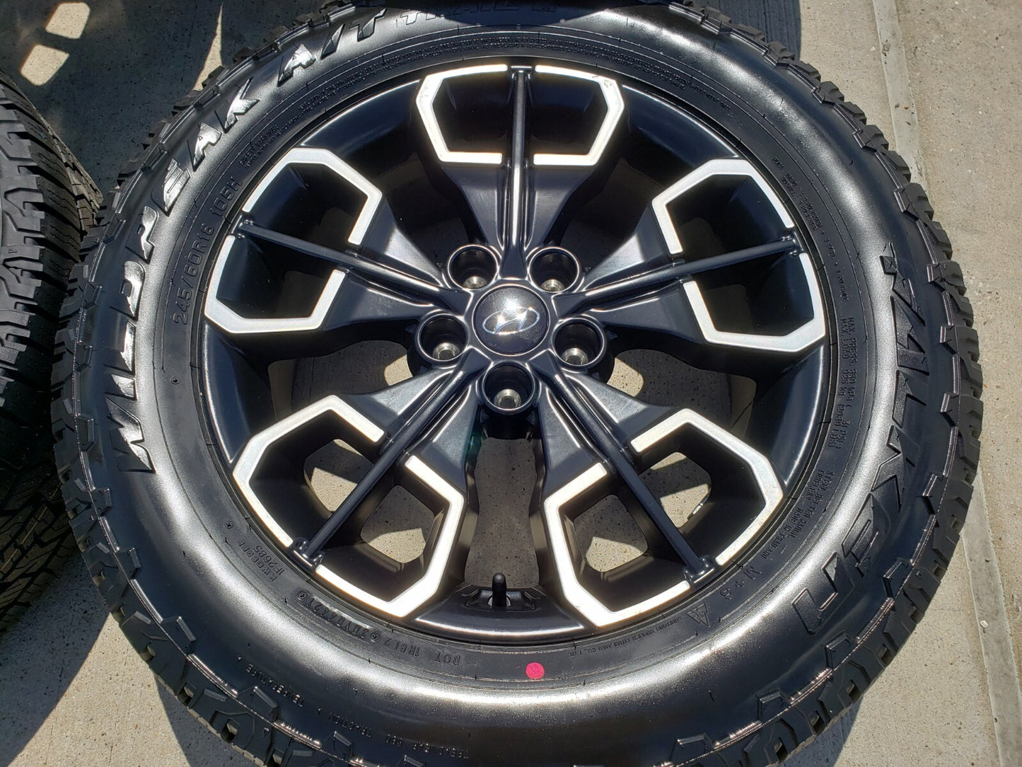 18" Hyundai Santa Cruz OEM wheels rims 95231 180411 Black 2024 2025 2026 A/T NEW