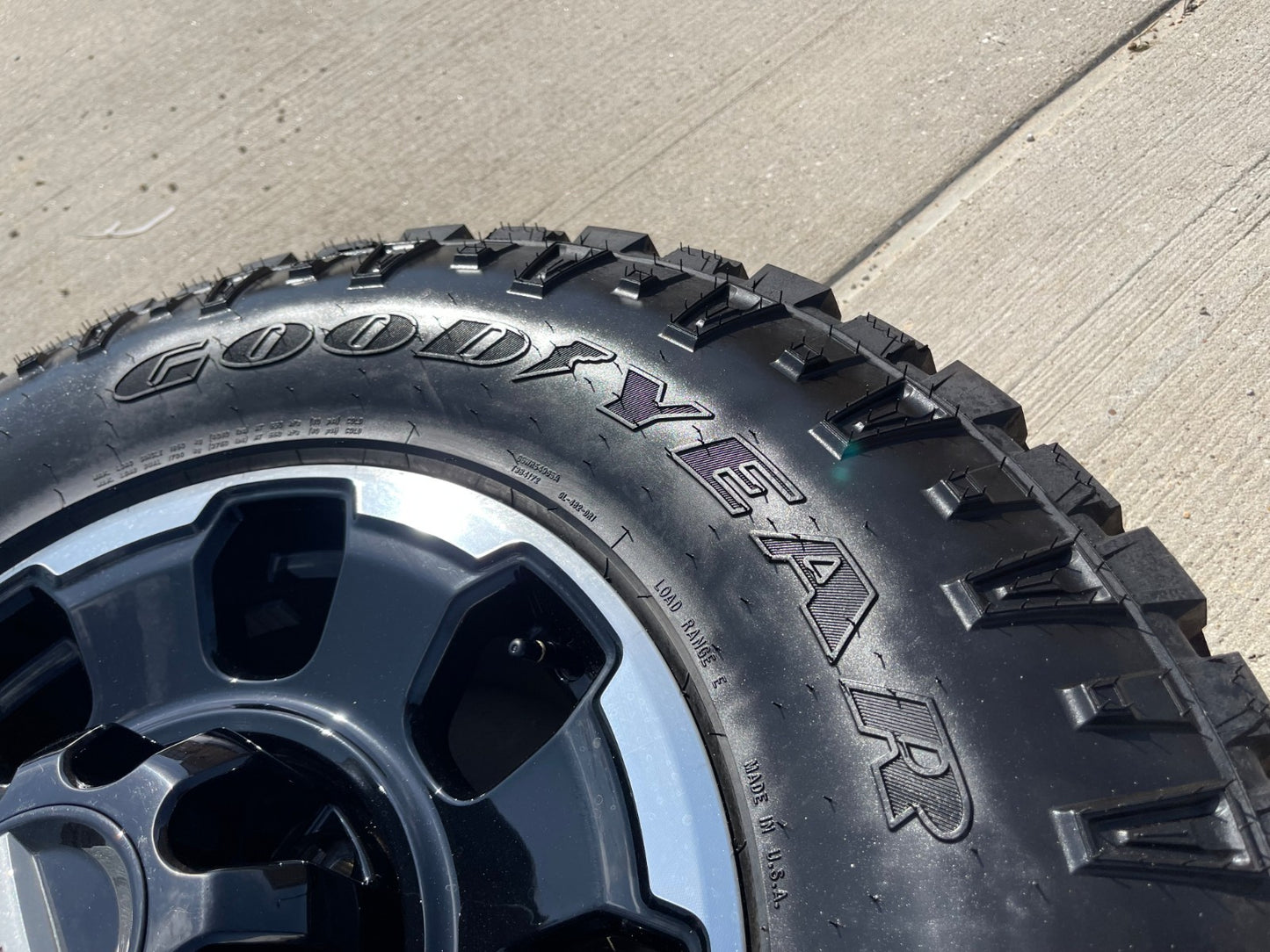 18" Ford F-250 F-350 OEM TREMOR rims wheels 10482 tires DURATRAC R/T 35" NEW
