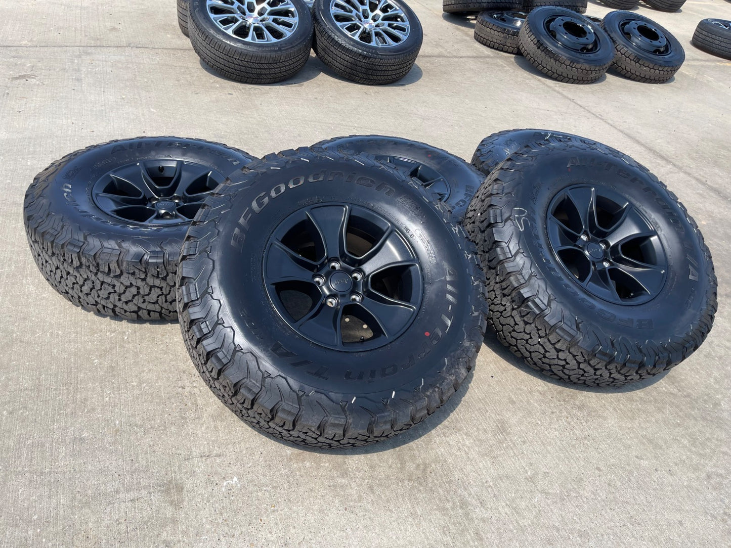 (4) 17" Jeep Wrangler Rubicon OEM 96226 wheels rims Gladiator BFG KO2 37" NEW