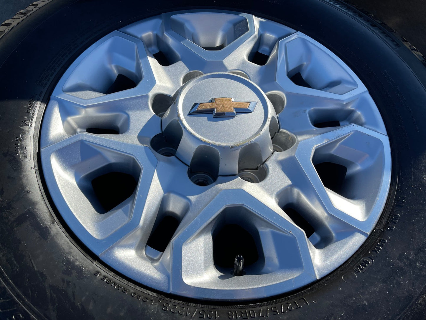18" Chevy Silverado 2500 3500 OEM 5959 wheels rims MICHELIN DEFENDER LTX M/S2