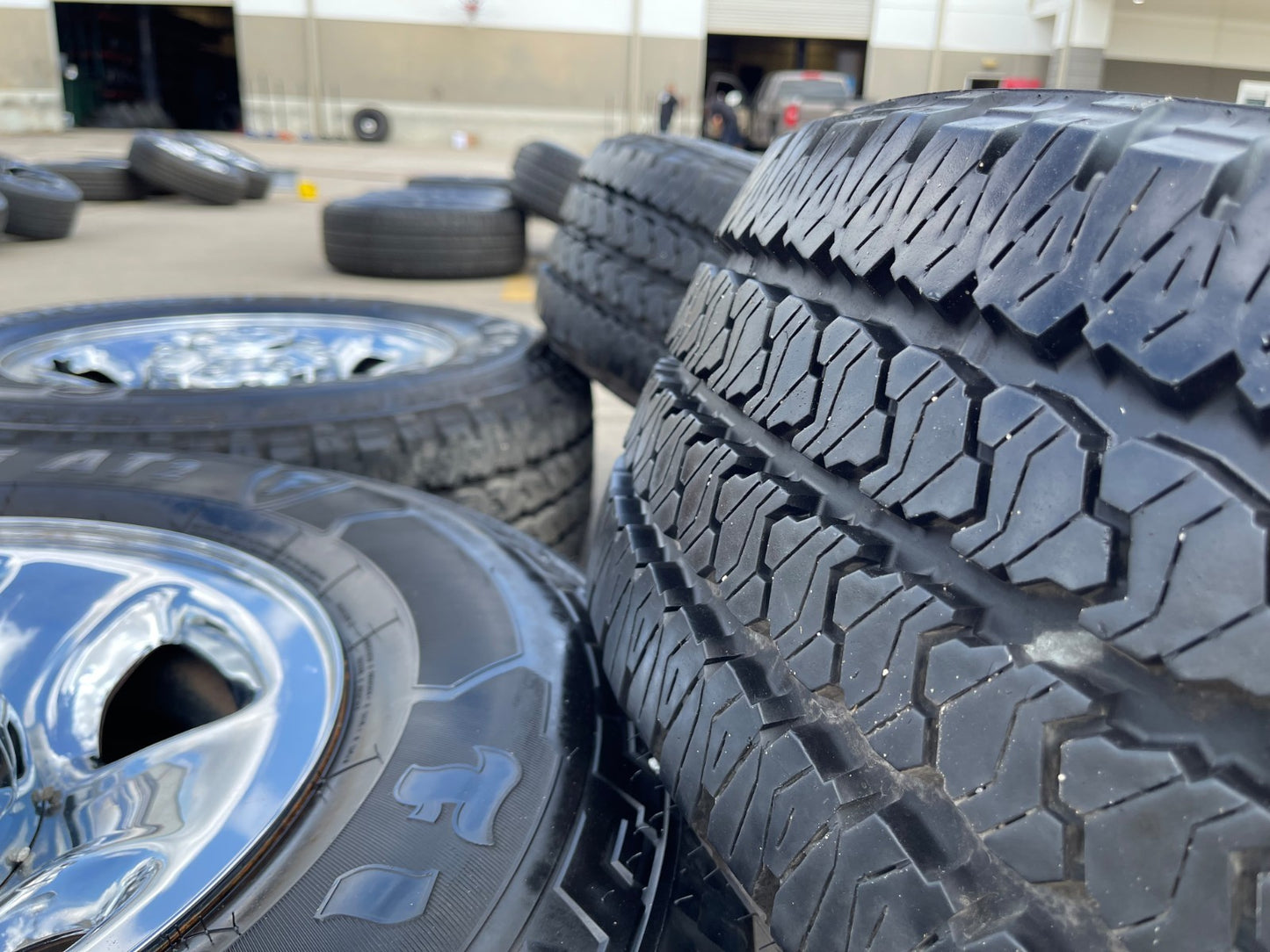 17" Ram 2500 3500 Laramie Power Wagon OEM 2186 wheels rims FIRESTONE A/T2