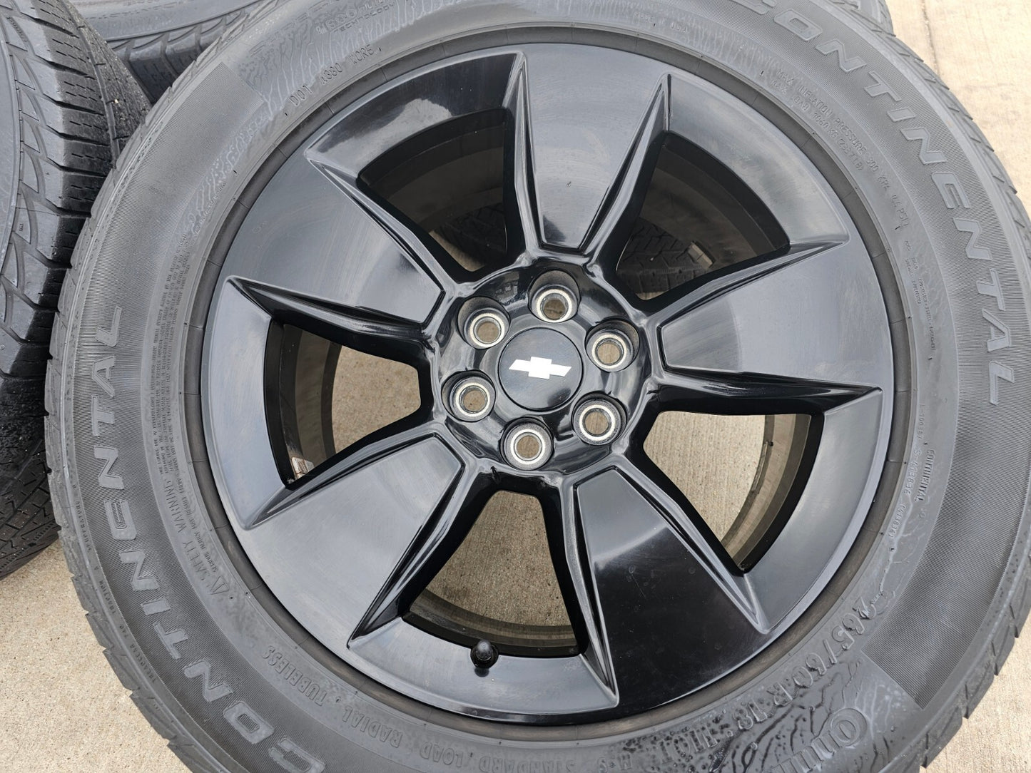 18" Chevy Colorado REDLINE OEM wheels rims 5747 5818 tires 2019 2020 2021 2022