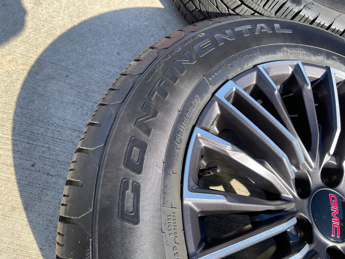 20" GMC Sierra Yukon Chevy Silverado OEM wheels rims 2024 2025 2026 CONTINENTAL