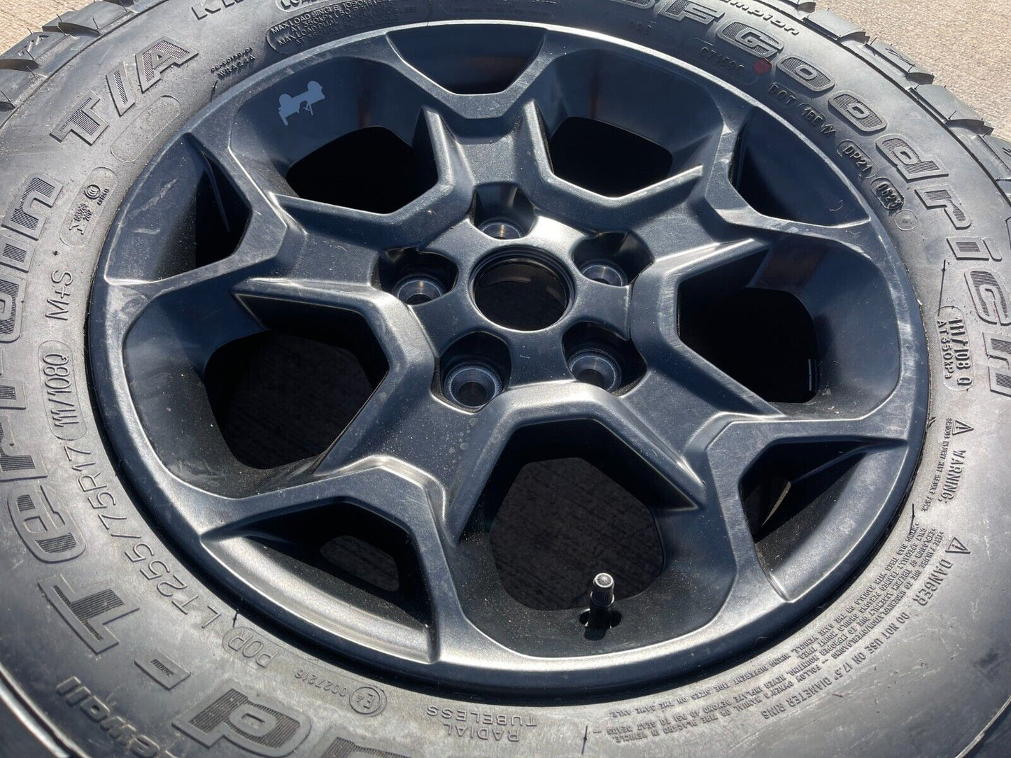 17" Jeep Wrangler Rubicon OEM wheel rim 9282 96832 spare Gladiator 2023 2024 NEW