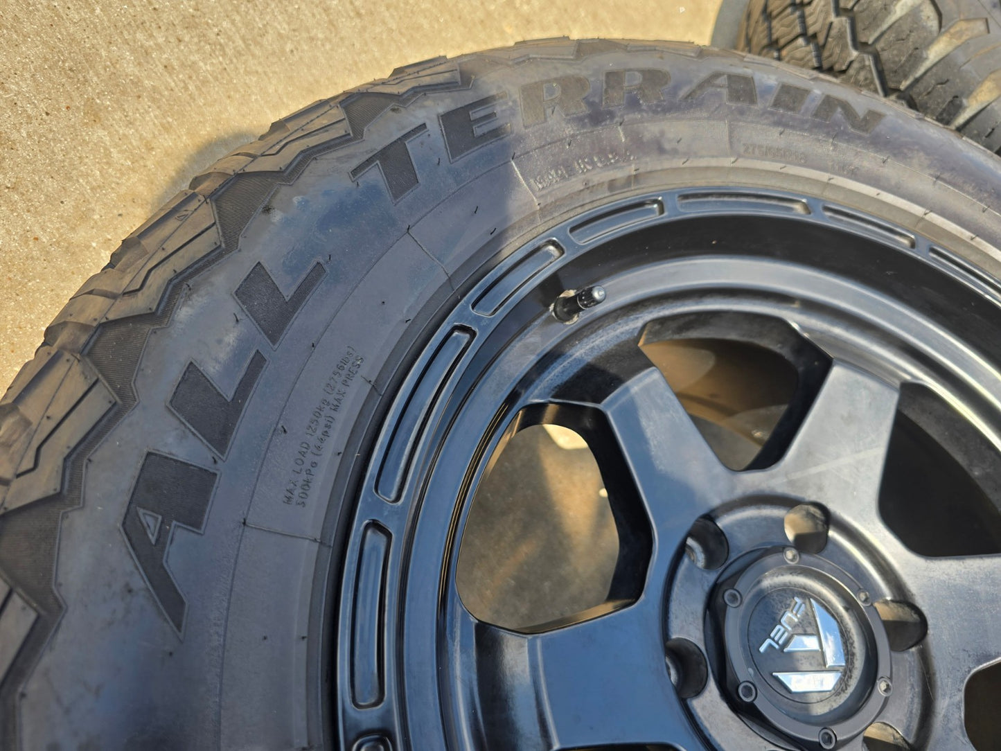 18x9 Fuel Shok D644 Chevy Silverado RAM Tacoma wheels rims 6x139 6x5.5 tires