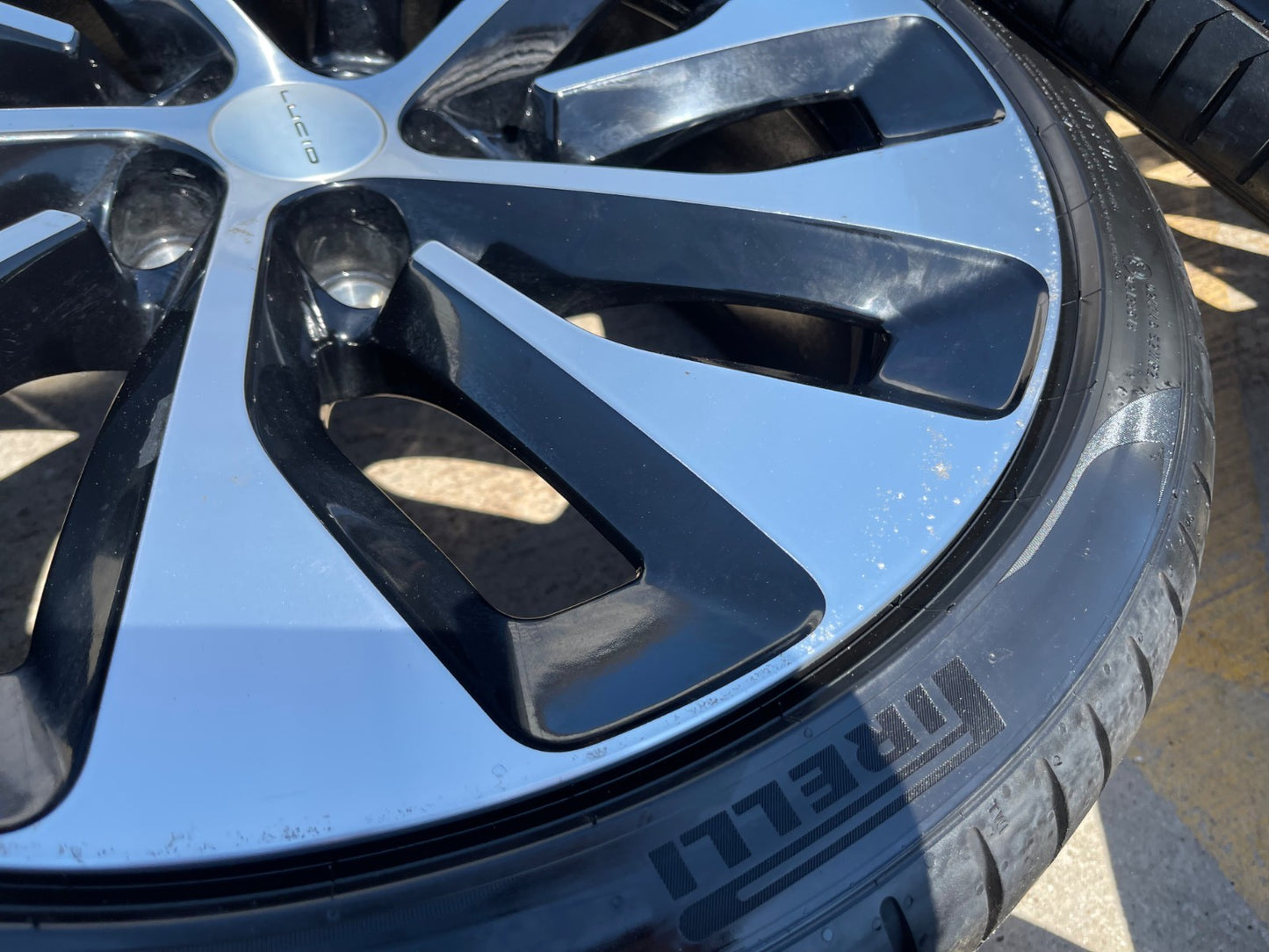 21" Lucid Air Grand Touring OEM 95542 95543 wheels rims black tires PIRELLI