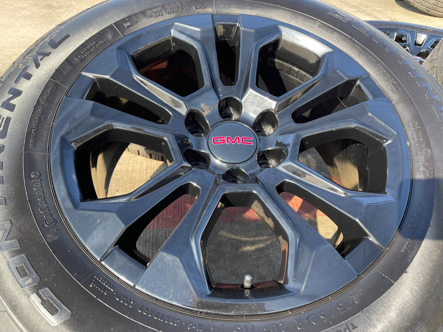 20" Chevy Tahoe Silverado OEM 14090 95417 wheels rims tires CONTINENTAL NEW
