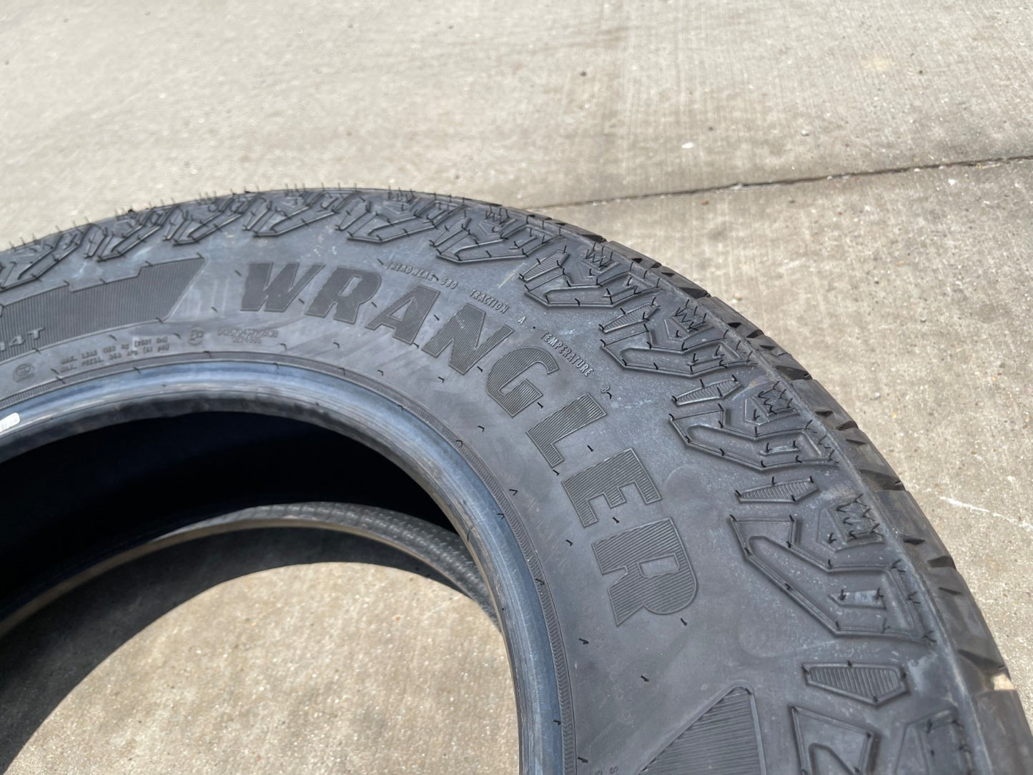 265/65/18 Goodyear Wrangler Territory A/T tire 265/65r18 114T M+S NEW TAKE OFF