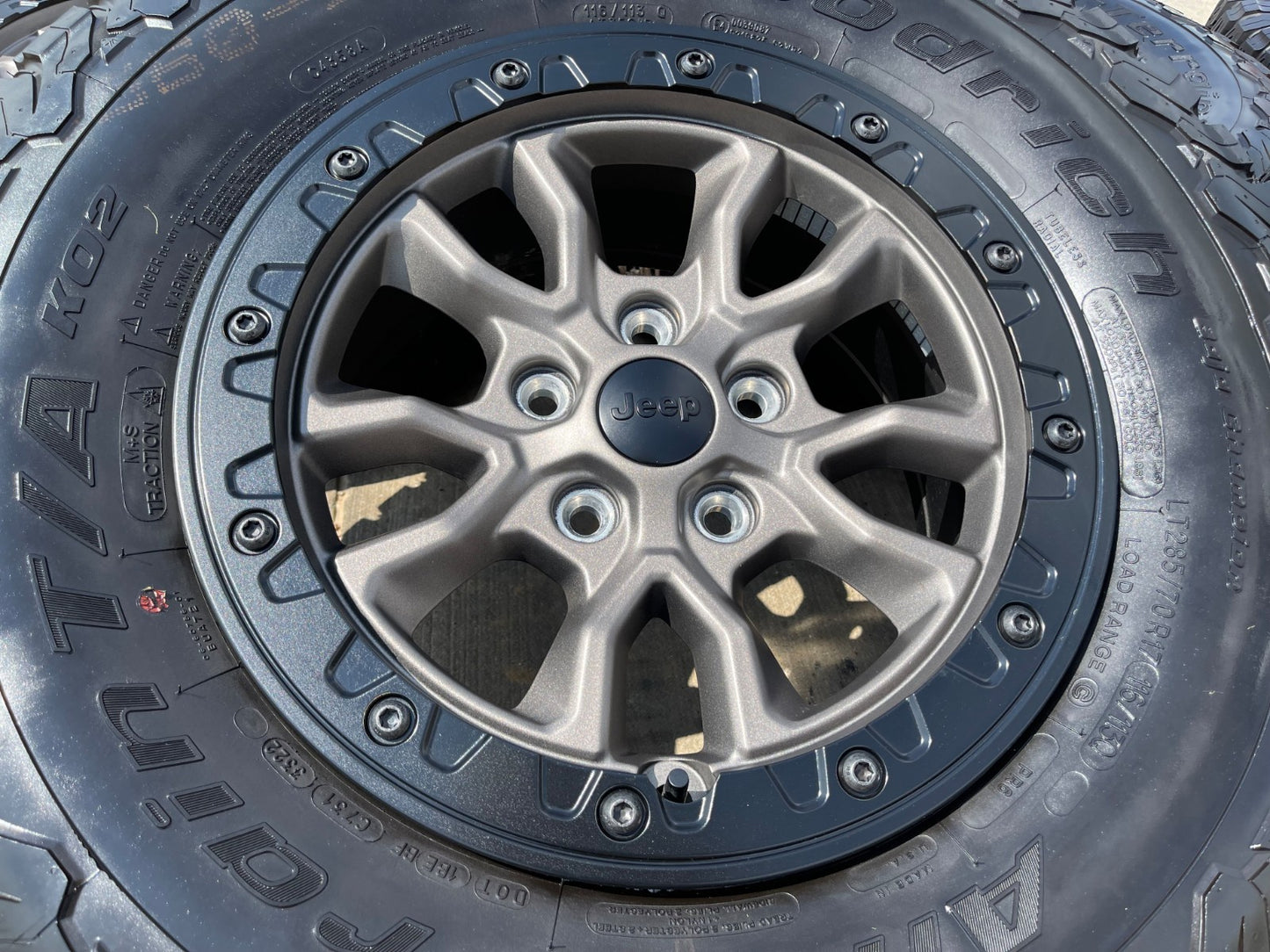 17" Jeep Wrangler 392 Gladiator Rubicon OEM BEADLOCK wheels rims SET 9304 95240