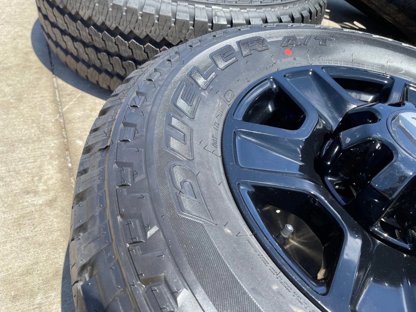 18" Ford F-250 F-350 TREMOR FX-4 OEM black wheels 10298 tires DUELER A/T NEW