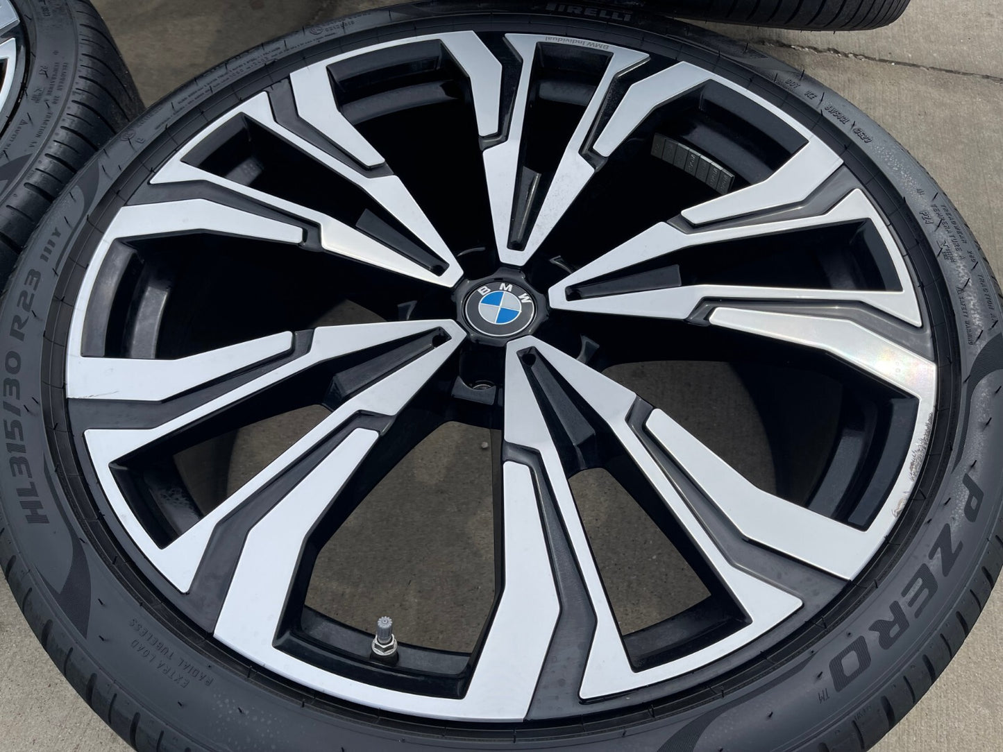 23" BMW X7M X5 X6 X7 OEM Series wheels rims 86675 tires 2022 2023 2024 2025 2026