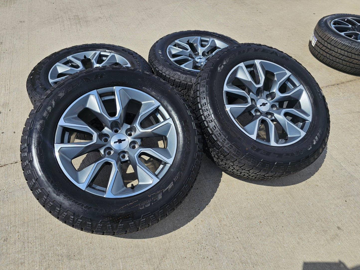 20" Chevy Silverado 1500 Tahoe OEM 5915 5916 wheels rims SET 2026 GOODYEAR