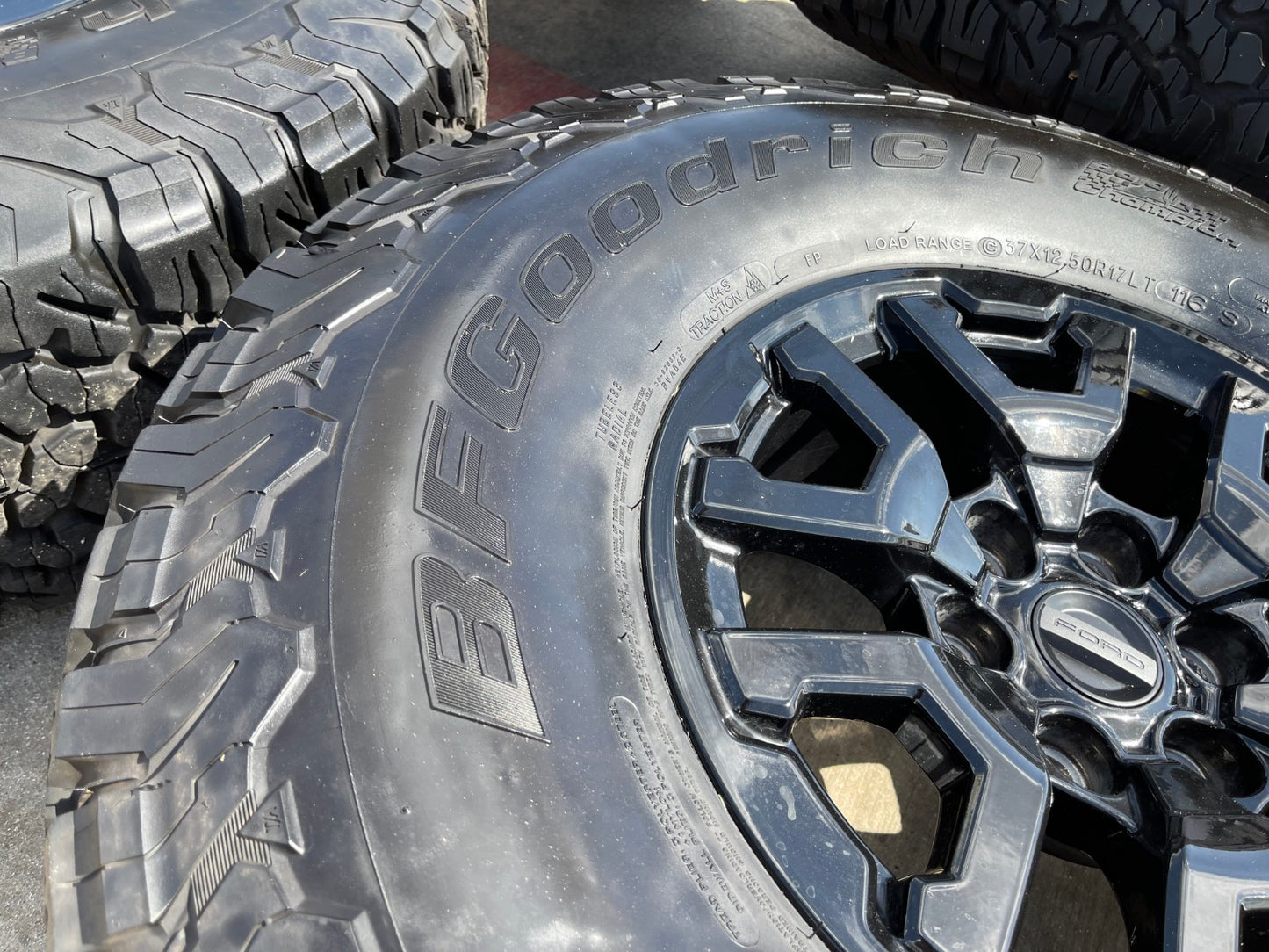 17" Ford F-150 Raptor Bronco OEM rims wheels 10461 tires 37" BFG