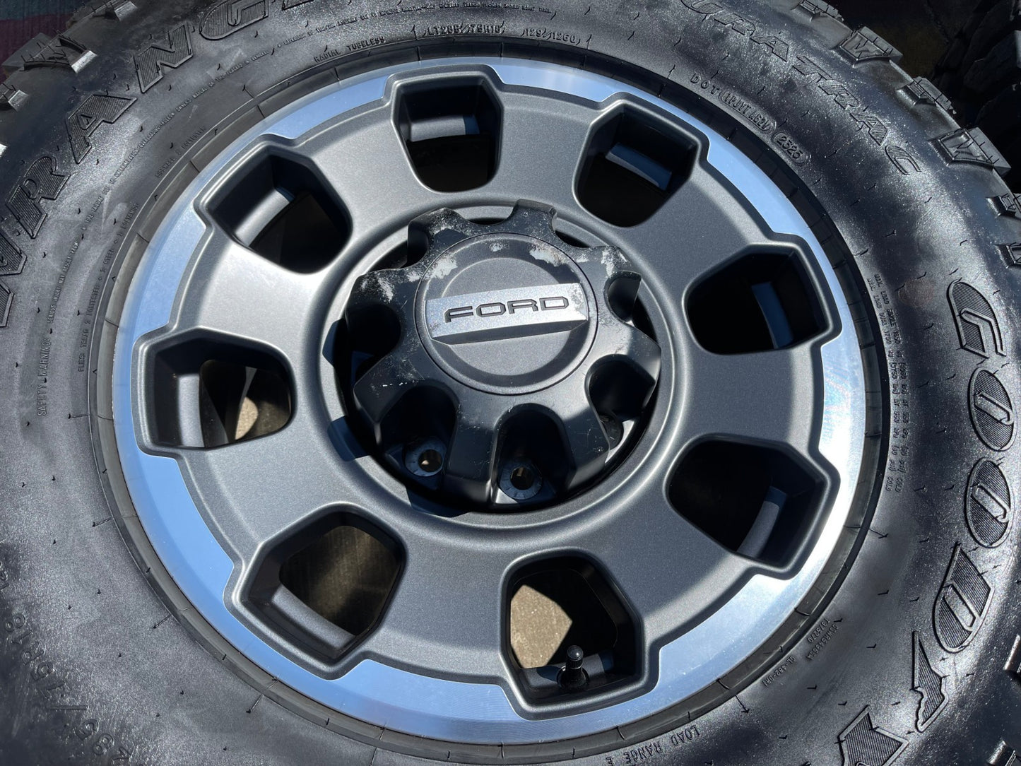 18" Ford F-250 F-350 OEM TREMOR rims wheels 10482 tires DURATRAC R/T 35"