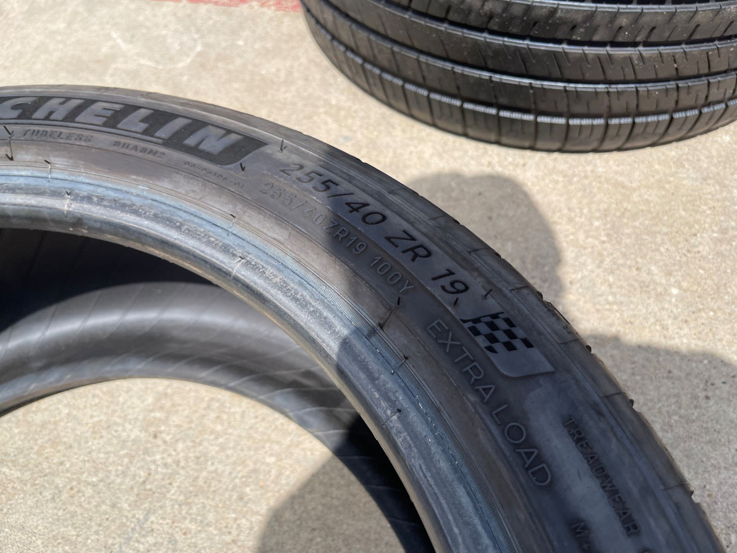 (1) 255/40/19 Michelin Pilot A/S All Season 4 100Y XL 255/40R19 tire